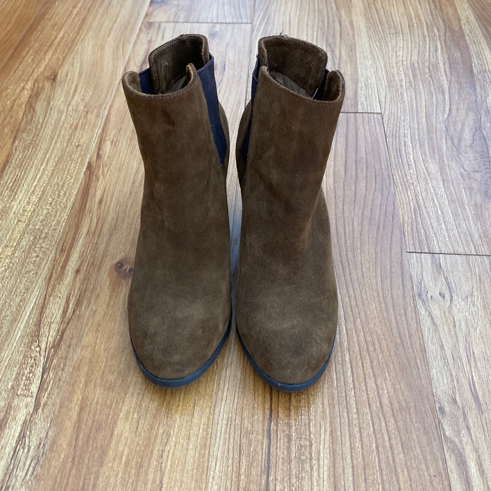 Vince Camuto Hessa Suede Booties Women’s Pull On Stacked Heel Taupe